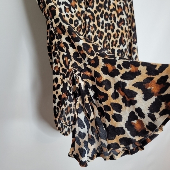 Band Of Gypsies Yuma Desert Leopard Surplice Top - Picture 10 of 14